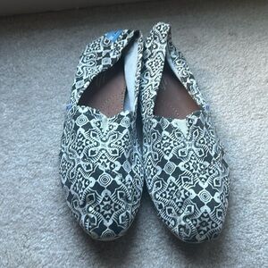 Toms women’s abstract canvas shoes